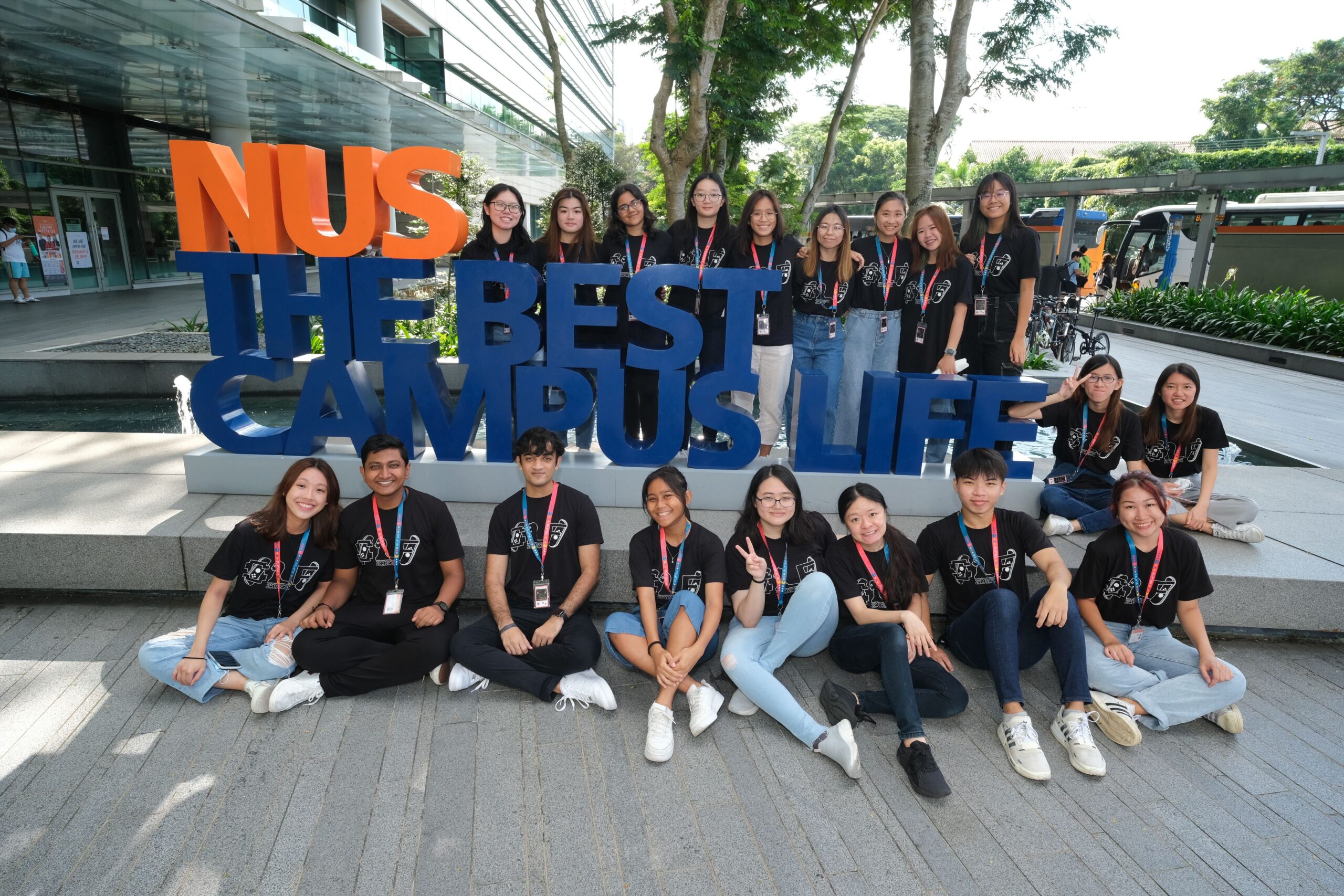 Heather Pang, back row, second to the left poses with her NUSSU SLF 2022 Organising Committee. 

