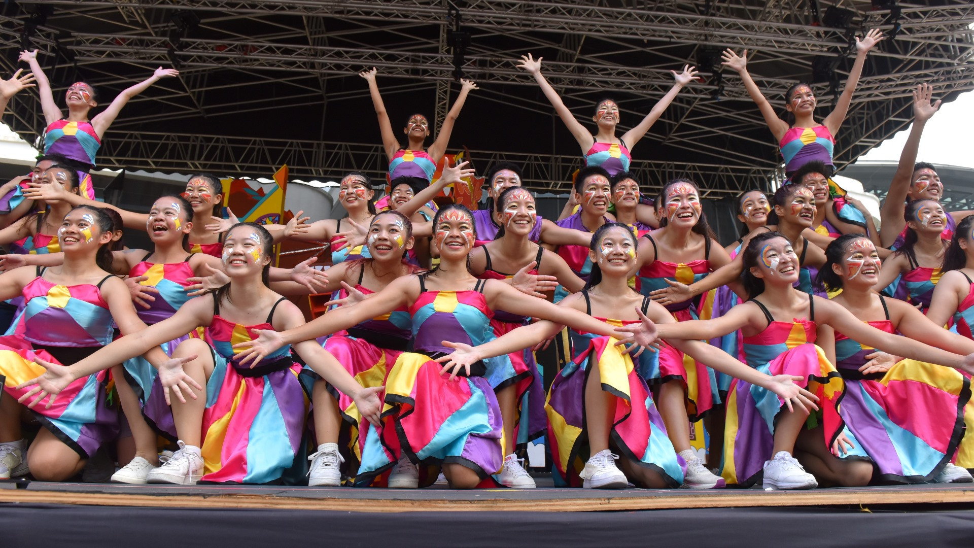 Students from Yong Loo Lin School of Medicine were among over 1,100 student performers this year who took to the stage in a burst of lively energy and vibrant colour.