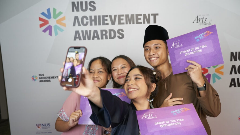 The NUS Ilsa Tari, a Malay dance group, and its former President Muhammad Hariz Bin Emran (right) scored the Group of the Year award and the Student of the Year Distinction award respectively at the Tan Ean Kiam Arts Awards.