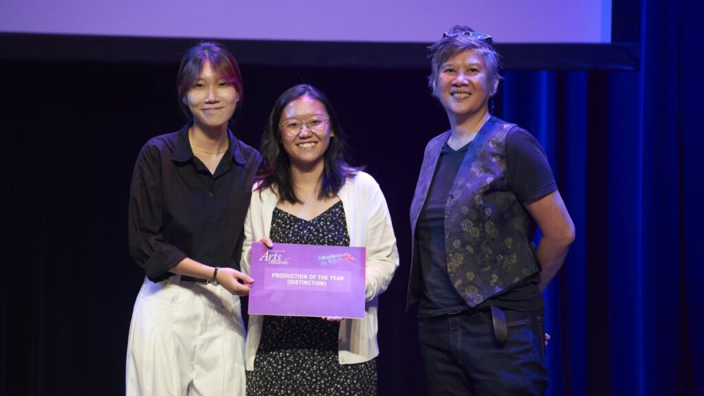 Representing NUS Chinese Drama and NUS Chinese Orchestra respectively, Jin Jianzuo (left) and Cassie Yen (centre) received the Distinction award for Production of the Year from Guest-of-Honour, Associate Provost (Special Projects) Associate Professor Eleanor Wong (right).
