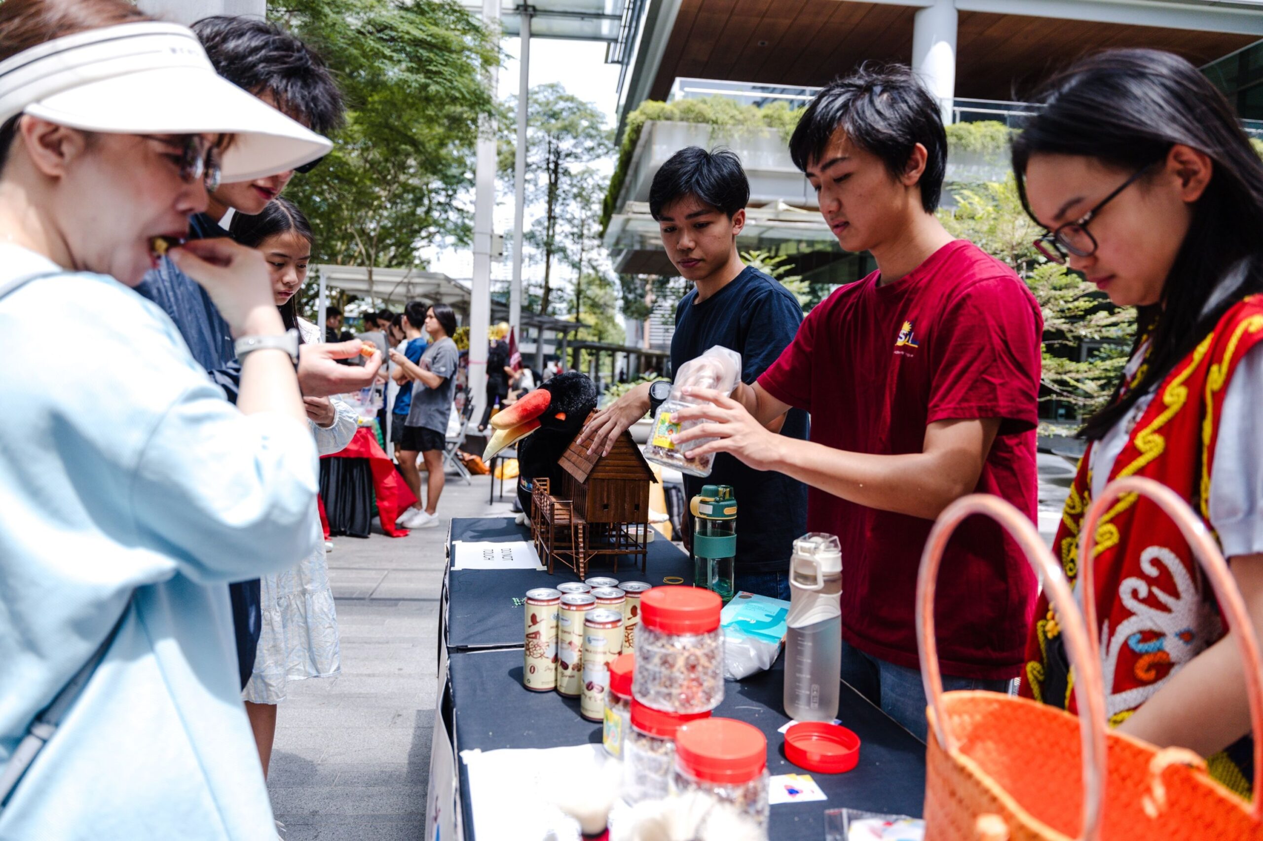 The Malaysian Students’ League@NUS booth offered free traditional snacks from their country.