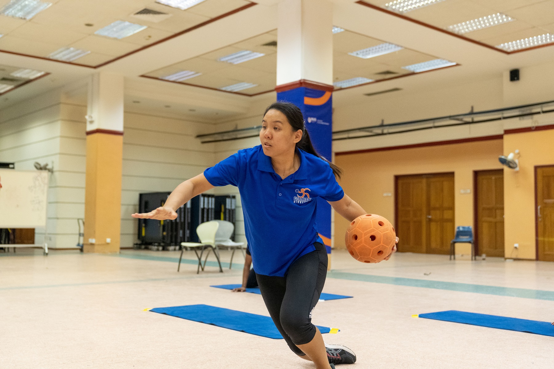 Joan Hung, a national goalball athlete, demonstrated the sport to participants at Sports Spectra. 
