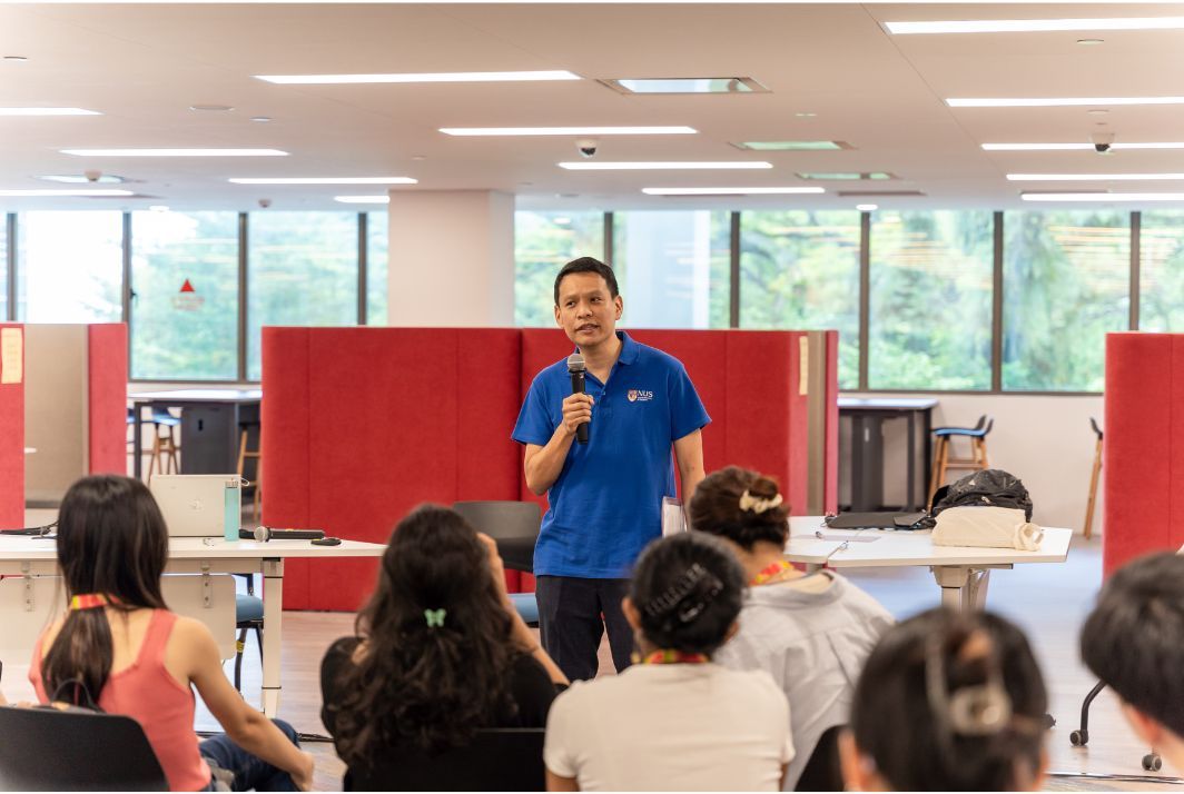 Assoc Prof Ho articulates the many rich insights of his own leadership experiences and paves the way forward for budding student leaders.

