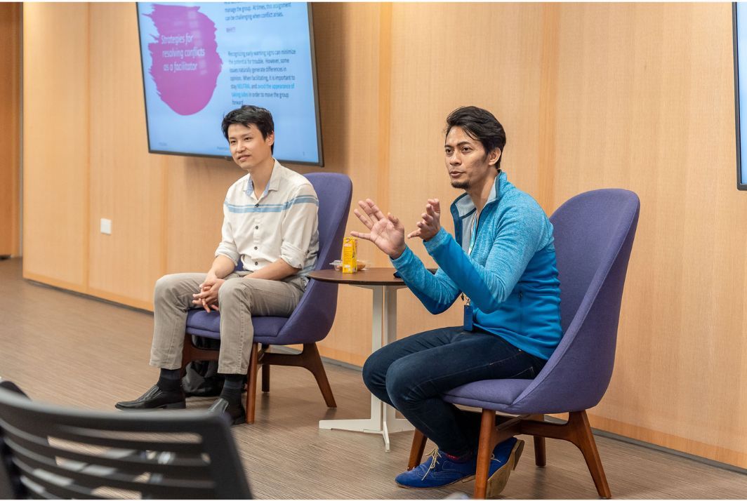 Assistant Dean of Student Affairs Dr Kuan Yee Han (left) and Mr Muhammad Haizuruldin (right) giving student leaders strategies on how to be effective communicators, one of the many salient topics discussed during the retreat. 

