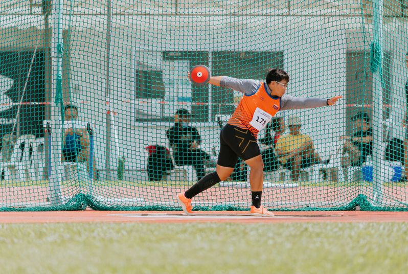 Eric Yee (Year 3, School of Business) perfecting his form and nailing his throw

