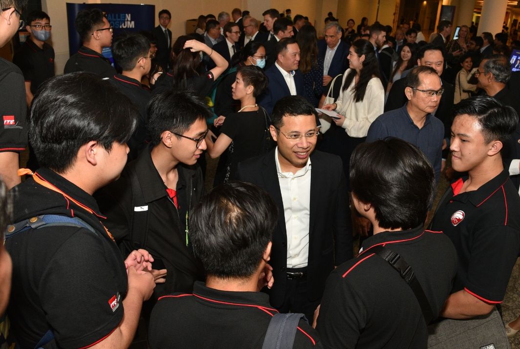 Minister Desmond Lee interacting with student participants. 
