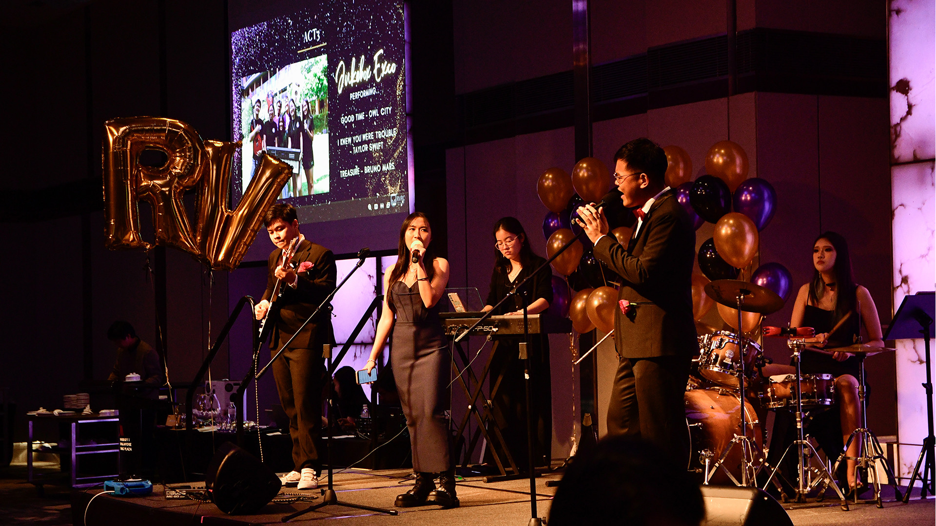 The audience at the Gala Dinner was serenaded by the pioneer cohort of members from Jukebox, an RVRC student music interest group founded in 2014.