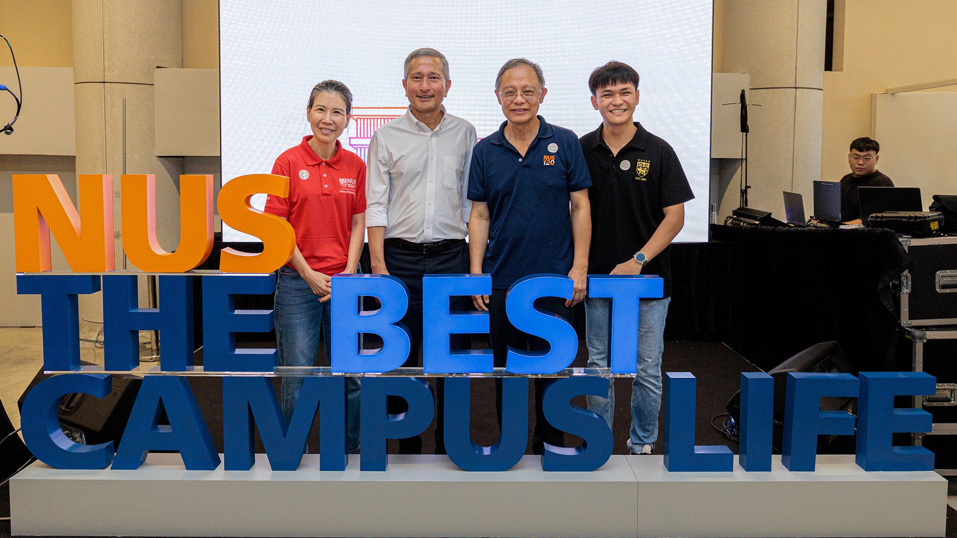 1920_nn4-4 The launch of YIH was officiated by (from left to right) Vice Provost (Student Life) Associate Professor Leong Ching, Minister for Foreign Affairs and NUS alumnus Dr Vivian Balakrishnan, Senior Vice Provost (Undergraduate Education) Professor Bernard C Y Tan and NUSSU President Stephen Chen.