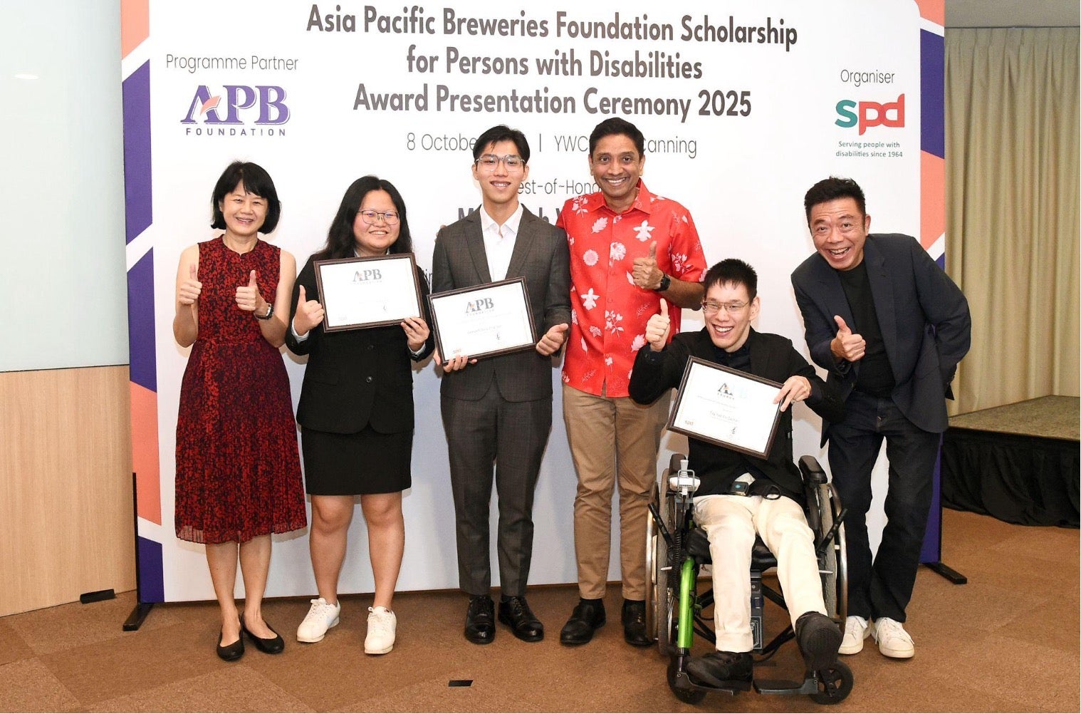 Clara (second from left) and the other APB Foundation Scholarship 2025 recipients with Ms Ong Toon Hui CEO of SPD (first from left); Dinesh Vasu Dash, Minister of State at Ministry of Culture, Community and Youth & Ministry of Manpower (third from right); Mr Kenneth Choo, Managing Director at HEINEKEN Asia Pacific, Chairman at APB Foundation (first from right).