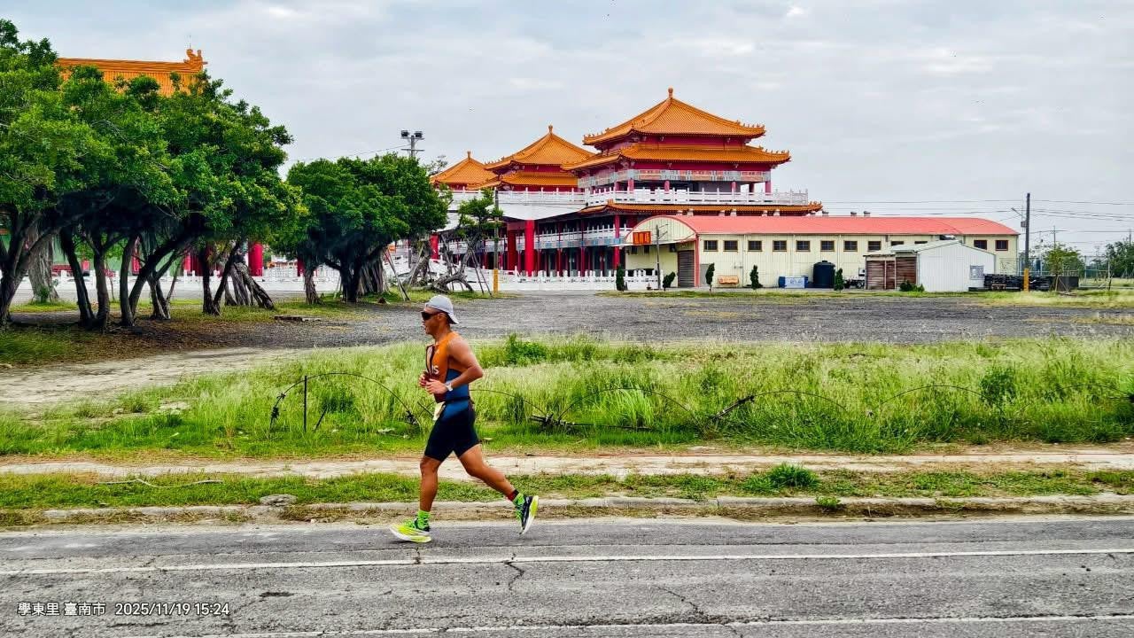 Outside his role as Hall Master, Associate Professor Kua is an avid triathlete who recently returned to international ultra-distance competitions after a nine-year hiatus to focus on his family and academic career. At the 2025 Taiwan Ultra Triathlon, he clinched first place in the Double Ultra Triathlon category. Credit: 2025 Taiwan Ultra Triathlon