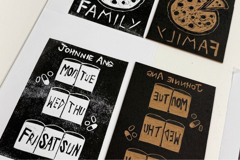 Woodcut print of imageries from migrant workers’ daily work. 