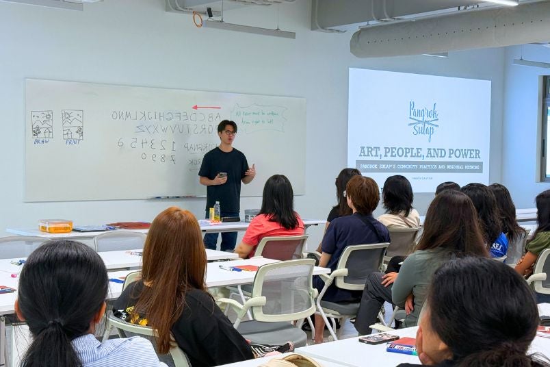 Assistant Curator Ling Jia Le addressing participants before the start of the workshop.