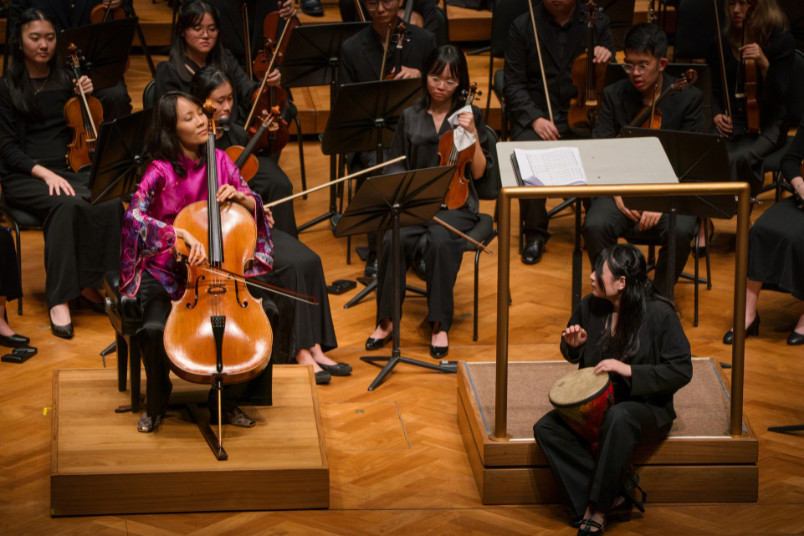 Malaysian Philharmonic Orchestra musician and YST Alumna Elizabeth Tan Suyin (dressed in pink), performed an encore with year 1 YST student, Ko I-Ting (percussion) after her solo on Saint- Saens Cello Concerto No 1.