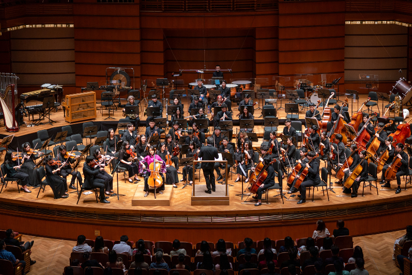 NUS Symphony Orchestra made their debut at the world-class Dewan Filharmonik Petronas in Kuala Lumpur, Malaysia, alongside musicians from Sunway University and the Malaysian Philharmonic Orchestra. Ms Elizabeth Tan, cello soloist seated at centre stage in this photo, is an alumna of YST’s inaugural cohort. She is now assistant principal cello with the Malaysian Philharmonic Orchestra.