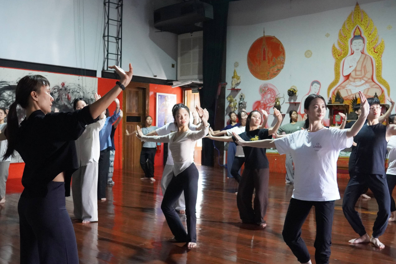 NUS Chinese Dance students attended a traditional Thai dance workshop with the Pichet Klunchun Dance Company, founded by internationally renowned contemporary dancer and choreographer Pichet Klunchun.