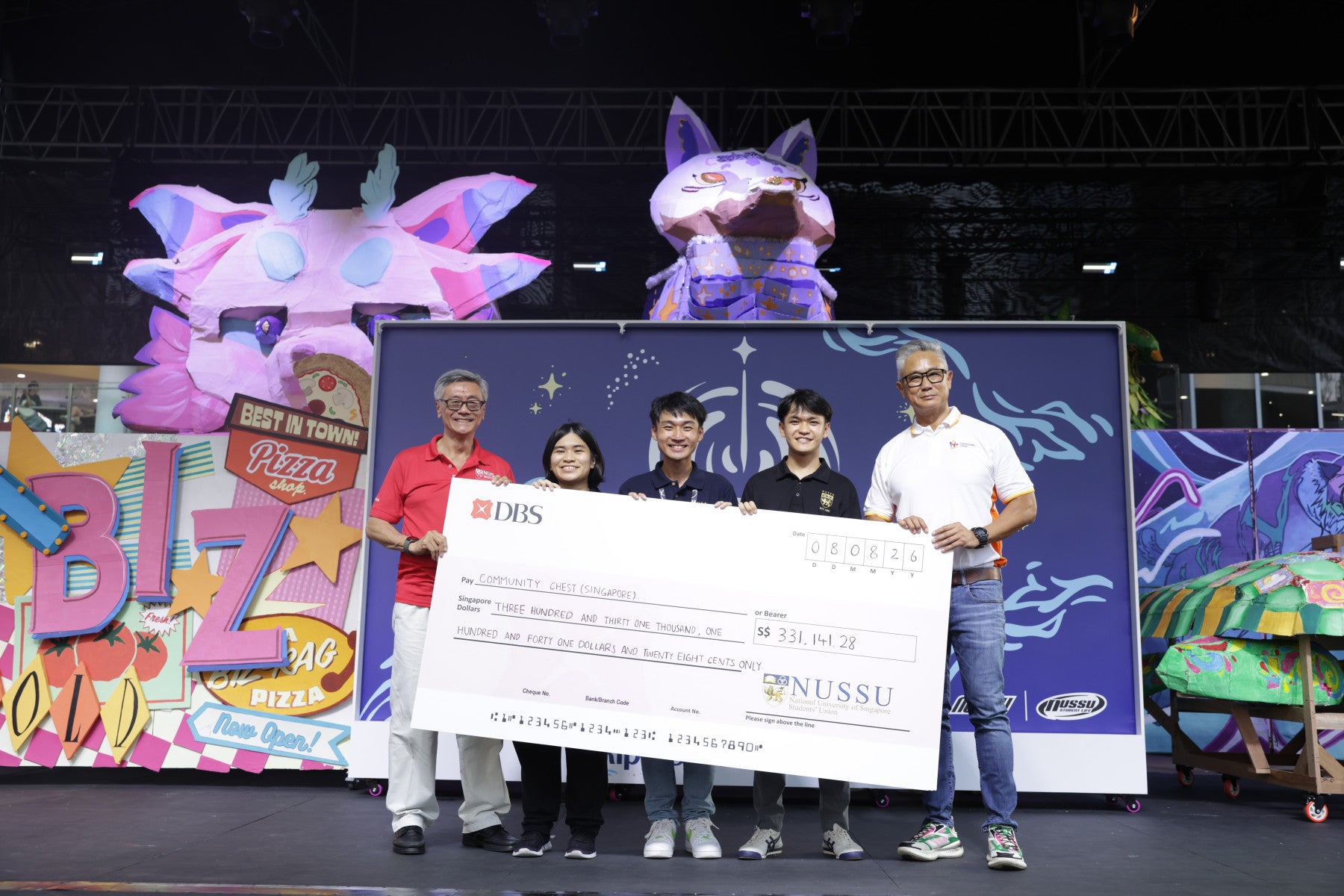 With the support of the NUS community, the public, and corporate partners, our students raised more than S$330,000 for over 300 critical programmes and projects supported by Community Chest Singapore, benefitting over 94,000 social service users annually. In the photo (from left): NUS President Professor Tan Eng Chye, NUSSU Student Life Secretary Lee Hui Zhen, NUSSU Flag Project Director Mr Xavier Chua and NUSSU President Mr Stephen Chen, presenting the cheque to Mr Jack Lim, Managing Director, Community Chest.
