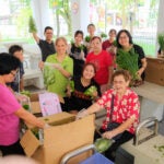 Students from Sheares Hall Flag partnered with the SG Cares Volunteer Centre at Jurong, run by Tasek Academy and Social Services, and the Taman Jurong Zone C Residents’ Network to support the community. Over five sessions, they teamed up with resident volunteers to sort and pack fresh produce and daily essentials into grocery packs for up to 100 households in Taman Jurong.