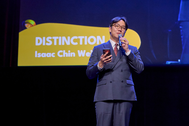 Isaac Chin, AY25/26 President of Sheares Hall JCRC, was a Distinction recipient from the Leadership category.